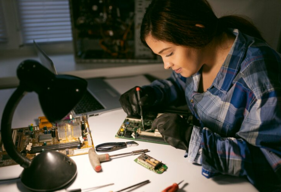 Semiconductor firm Cirrus Logic Unveils Scholarships for Women in Engineering